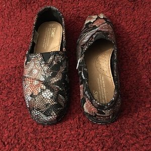 TOMS flat shoes